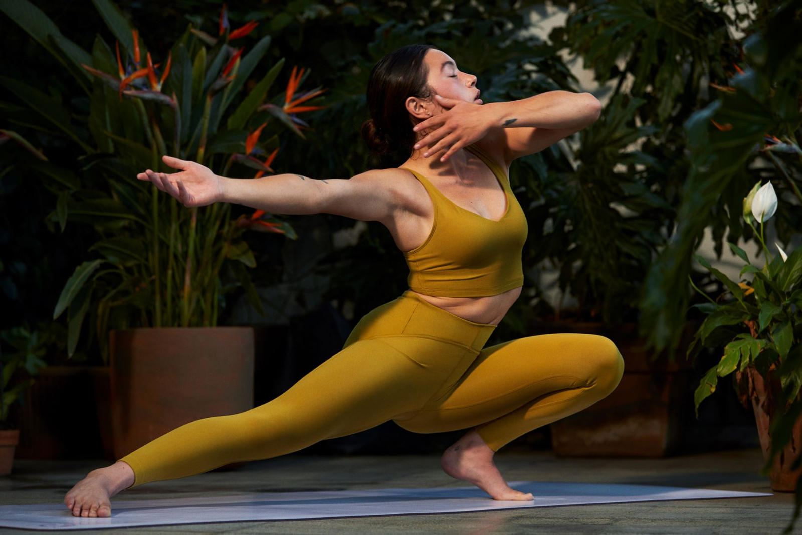 Yoga Clothes: A Complete Guide to Choosing Comfortable and Stylish Workout Wear